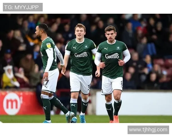 布流浪与普利茅的对决谁能在赛场上笑到最后